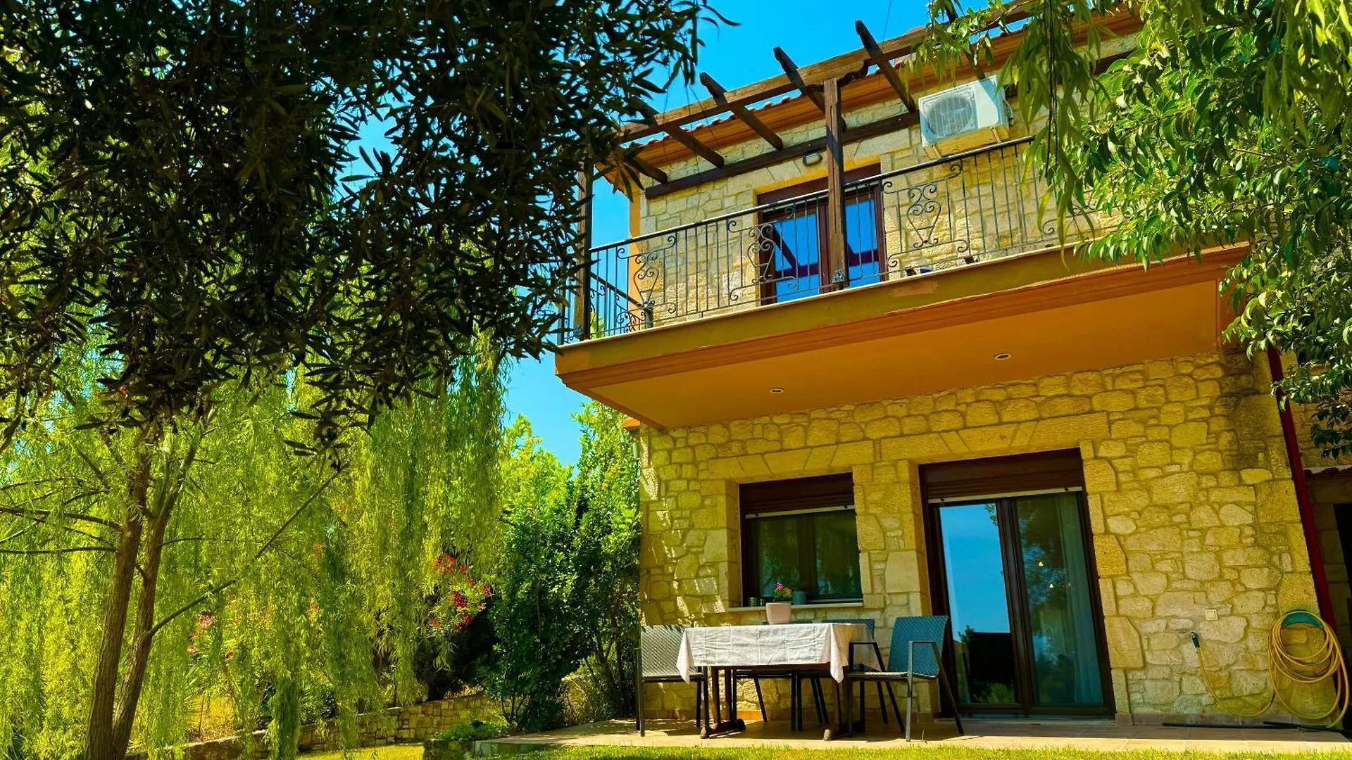 Comfort Villa With Garden And View Kriopigi Greece