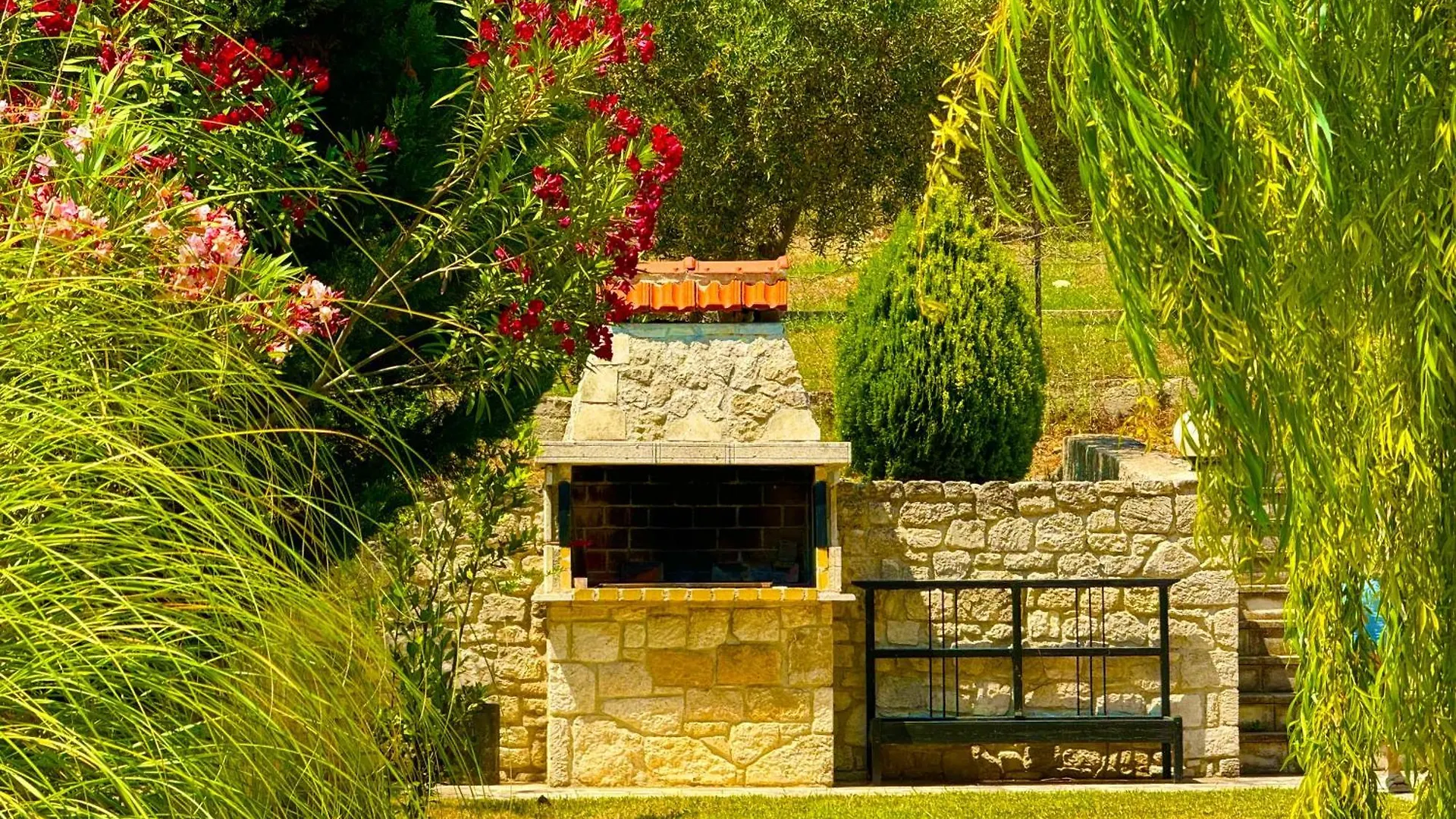 Comfort Villa With Garden And View Kriopigi Greece