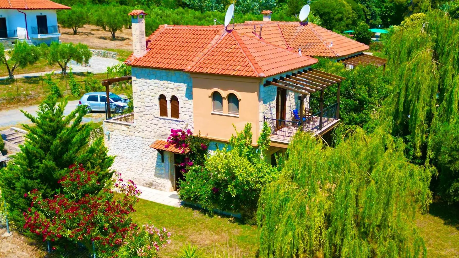Comfort Villa With Garden And View contacts